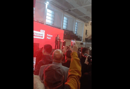 “Gomë rezervë”, “bandash” Kurti i rikthehet gjuhës ofenduese teksa sulmon Arian Tahirin e PDK-së në Mitrovicë