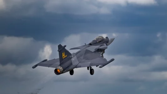 Hap historik, Ukraina pret 150 aeroplanë luftarakë Gripen nga Suedia