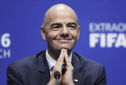 Presidenti i FIFA-s sot vjen në Kosovë, dekorohet nga Vjosa Osmani