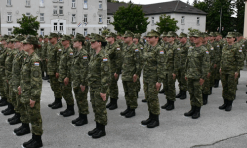 Në Kroaci po futet shërbimi i detyrueshëm ushtarak, parlamenti voton pro