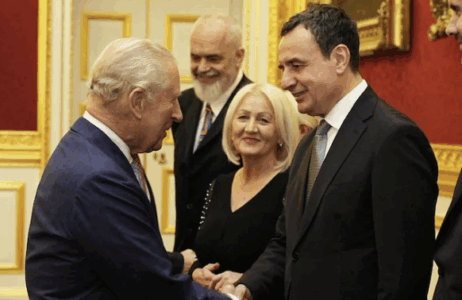 Kurti me ofertat e tij: I ofron Britanisë ndërtimin e qendrave për azilkërkuesit në këmbim të mbështetjes për siguri