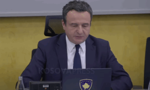 Qeveria në detyrë pak para zgjedhjeve ndan nga 100 euro për studentët