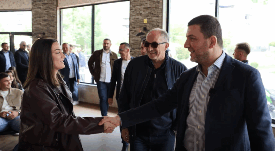 Memli Krasniqi takon studentët në Prizren: Me Shaqën, ky qytet po krijon mundësi që të rinjtë ta ndërtojnë të ardhmen këtu