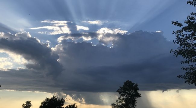 Moti sot  Me vranësira dhe intervale me diell