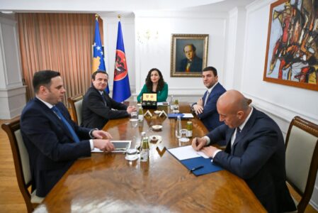 Takimi konsultativ me krerët e partive politike, flasin nga Presidenca