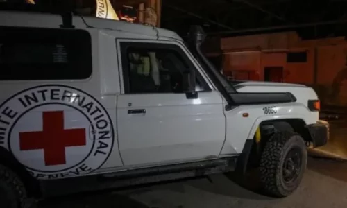 Izraeli merr dy trupa që Hamasi thotë se janë pengje të vdekura