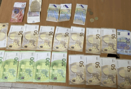 Një 10-vjeçar dorëzon në Polici portofolin me mbi 1 mijë euro