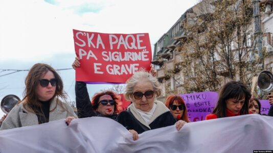 Realiteti në shpërputhje me statistikat: Shumë gra s’ndihen të sigurta natën në Kosovë