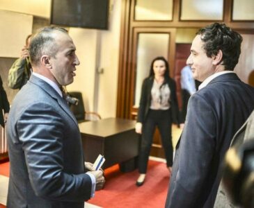Akuzat mes njëri tjetrit lihen pak anash: Balotazhi në disa komuna i bën bashkë Albin Kurtin dhe Ramush Haradinajn