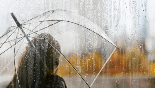 E enjte e vranët dhe me reshje shiu, temperaturat arrijnë në 12°C