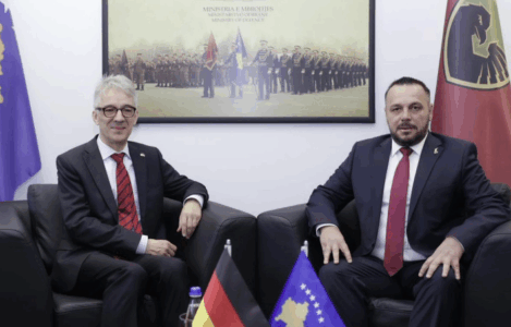 Ambasadori gjerman i shkon në zyre Maqedoncit, ky i fundit e falënderon për praninë e shtuar të trupave gjermane