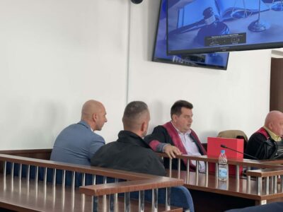 Simiq dhe Vukasinoviq deklarohen të pafajshëm për sulmet ndaj gazetarëve në Leposaviq