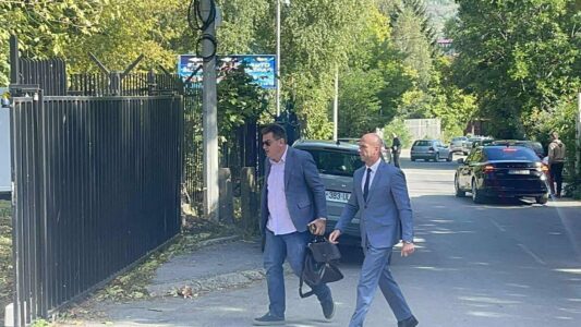 Sulmi ndaj gazetarëve në Leposaviq, Simiq paraqitet në gjykatë