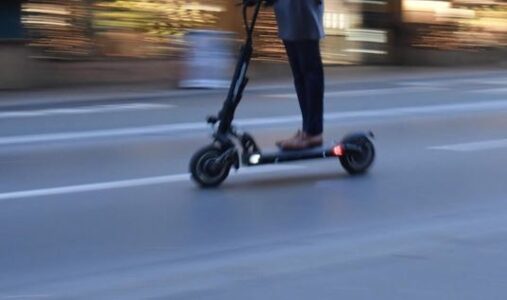 Shqipëria ndalon përkohësisht qarkullimin e trotinetëve elektrikë