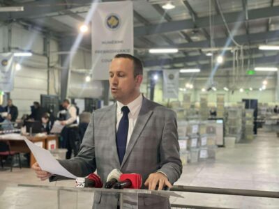 Elezi: 36 komuna mbyllin procesin në QKN, vetëm në Prishtinë dhe Prizren vazhdon numërimi i votave nga vendvotimet