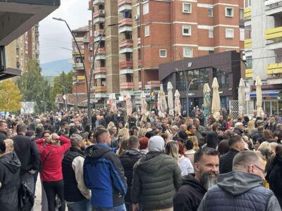 Tollovi: Lista serbe mbledh qytetarët në Veri të Kosovës, nisen drejt votimit