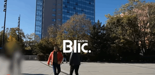 Publikohen pamjet momenti kur nis përplasja fizike ndërmjet deputetit Zemaj dhe qytetarit