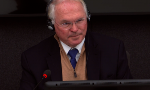 “Përvojë e veçantë”, Hill e përfundon dëshminë në Gjykatën Speciale me një replikë me humor me gjykatësin