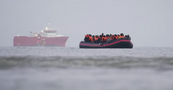 Mahmood do të njoftojë ‘reforma të gjera’ për të luftuar migrimin e paligjshëm në Mbretërinë e Bashkuar