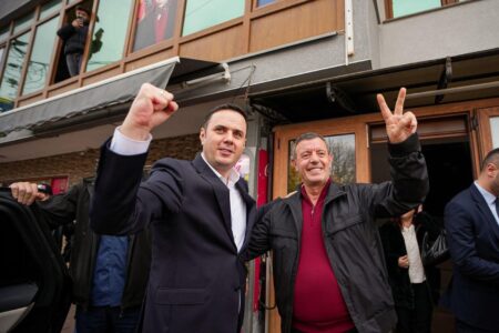 Abdixhiku refuzon dorëheqjen e Xhafer Gashit: LDK nuk i braktis njerëzit e saj në momente të vështira