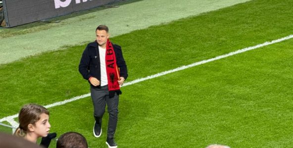 Amir Abrashi i jep fund aventurës me Shqipërinë, pensionohet me një ceremoni para ndeshjes me Anglinë