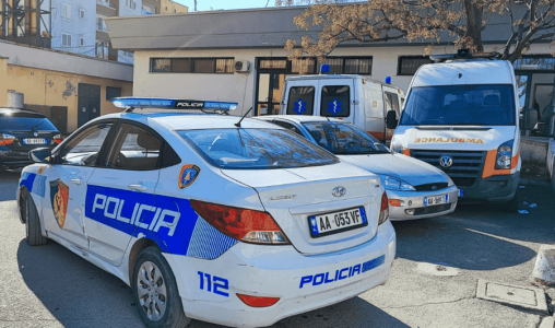 Shqipëri: Përplasi për vdekje vajzën 2-vjeçare, arrestohet 24-vjeçari