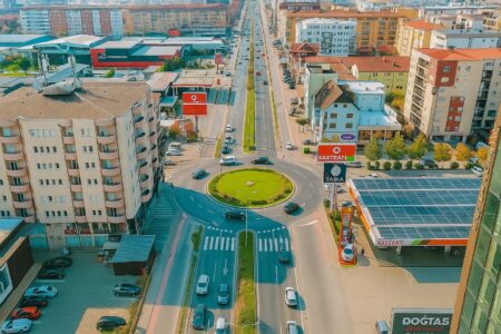 Besnik Osmani i LDK-së prezanton projektin për rrethrrotullimin e ri në Zonën Industriale të Fushë Kosovës