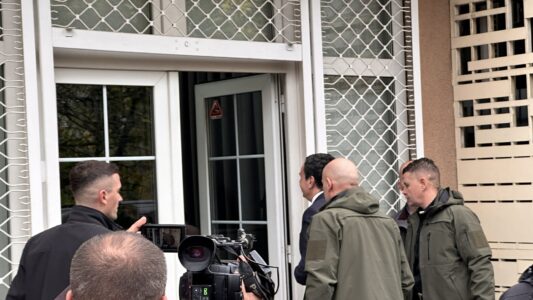 Kush është mandatari? Kurti çele ‘guri gojën’ para takimit të Këshillit të partisë