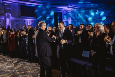 Memli Krasniqi në Prizren: Më 9 nëntor votoni për vazhdimësi, votoni për Shaqir Totajn