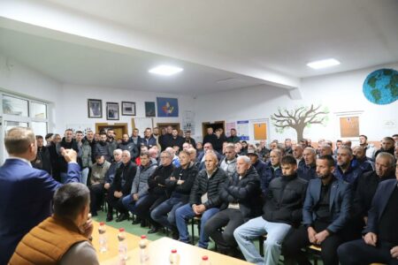 Ferit Idrizi merr mbështetje në Reznik: Planet tona për Vushtrrinë do t’i jetësojmë nga e hëna