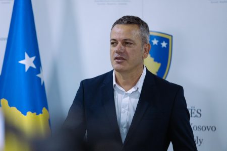 A po kërkon Arben Gashi dorëheqjen e Abdixhikut?