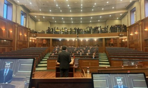 “VV për fushatë e propozojnë pagën e 13-të, ndërkohë s`mund të sigurojnë as pagën e parë të vitit 2026”