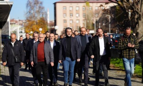 Rama i ashpër: Albin dhe Hekuran, mos rrini në zyra dhe xhipa – hajde takohemi