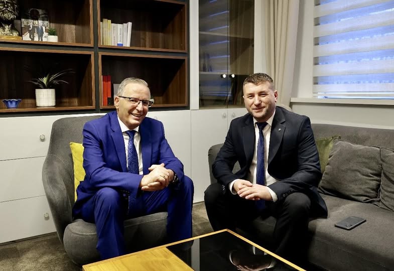 Profesori i UP së  Gëzim Qerimi i bashkohet PDK së