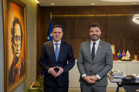 Ermal Sadiku i bashkohet LDK’së, Abdixhiku: Forcim i ekipit tonë, vizioni i tij profesional vlerë e çmuar për vendin