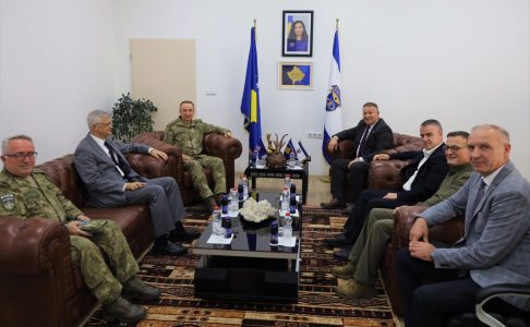 Drejtori i Policisë së Kosovës takon komandantin e KFOR-it, gjeneralin Ozkan Ulutas