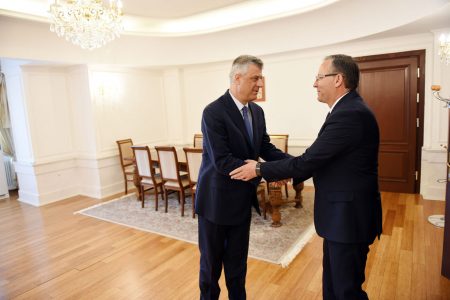 “Lider me vizion dhe integritet”- Djali i Thaçit uron Bedri Hamzën për kandidimin në krye të PDK-së