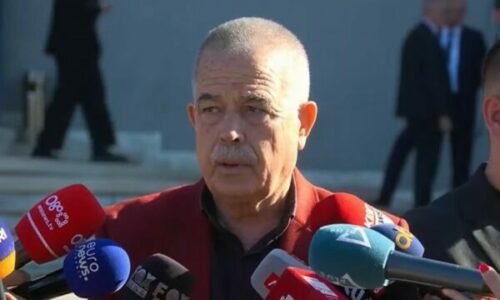 Ish-truproja tregon pengun e Fatos Nanos