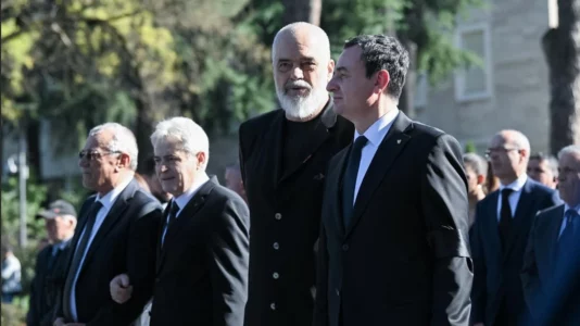 Homazhet për Nanon bashkojnë Kurtin dhe Ramën, shihen krah për krah