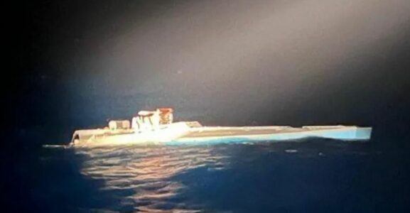 1.7 tonë kokainë në një anije në Oqeanin Atlantik, katër të arrestuar