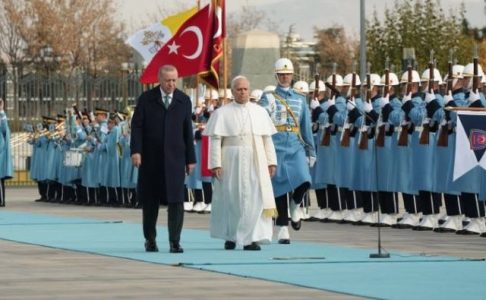 Papa Leoni pritet nga Erdogani në Ankara