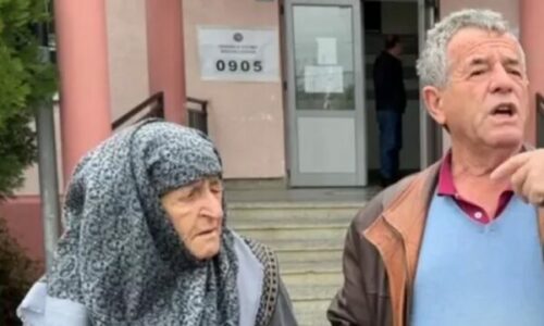 100 vjeçares nuk i lejohet të votojë