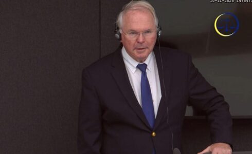 Christopher Hill, dëshmitari i radhës i Thaçit e nis dëshminë në Hagë