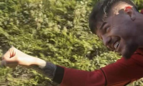 Nuk do t’i mbani të qeshurat, kur ta shikoni këtë video nga momenti kur Mirlind Daku “bëhet supermen”