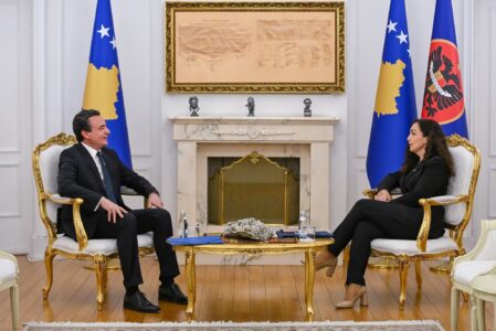 Një ditë para afatit kushtetues, Kurti shkon në takim te Vjosa Osmani