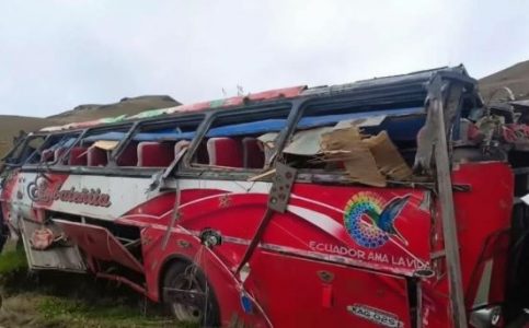 Aksidentohet autobusi në Ekuador, vdesin 12 persona