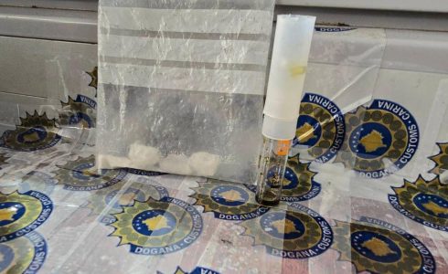 Një çifti në Han të Elezit i gjendet drogë, shoqërohen në Polici
