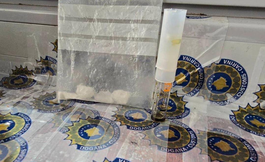 Një çifti në Han të Elezit i gjendet drogë  shoqërohen në Polici