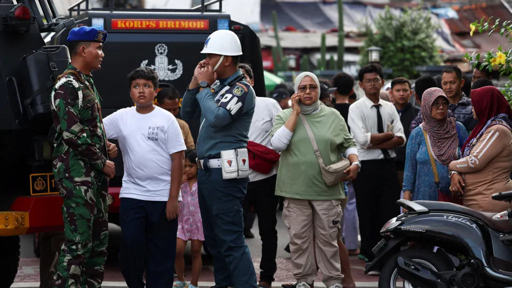 Mbi 50 të plagosur nga shpërthimi në një xhami të Xhakartës