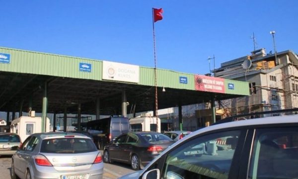 Vetëm në 24 orët e fundit nga Kosova në Shqipëri kanë hyrë rreth 18 mijë qytetarë